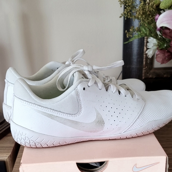 Nike Shoes - WOMENS NIKE SIDELINE 8.5 CHEER SHOES